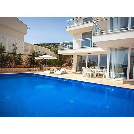 Sleeps 6 Pool Air Con Wifi Willa