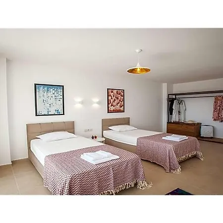Sleeps 6 Pool Air Con Wifi Willa *