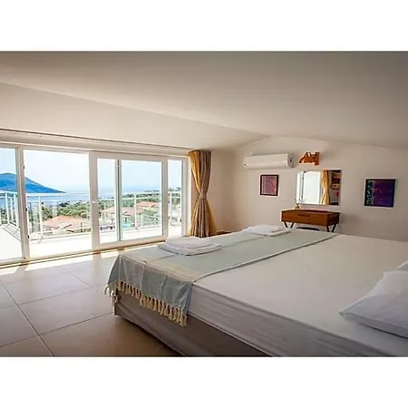 Sleeps 6 Pool Air Con Wifi Willa