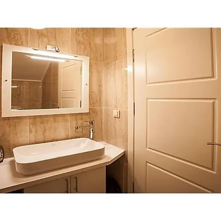 Sleeps 6 Pool Air Con Wifi Willa
