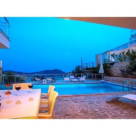 Willa Sleeps 6 Pool Air Con Wifi *
