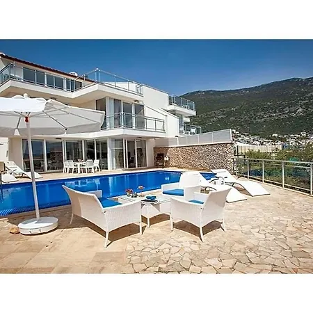 Sleeps 6 Pool Air Con Wifi וילה