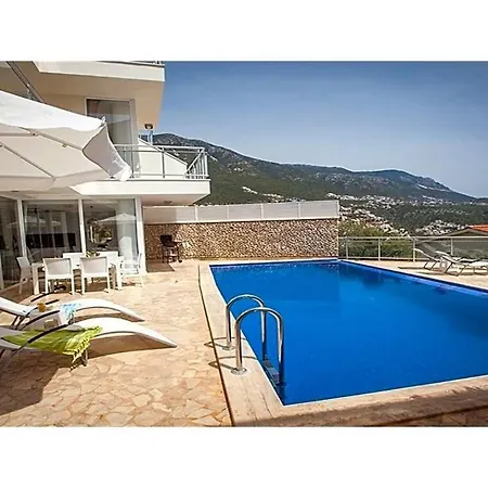 Sleeps 6 Pool Air Con Wifi *
