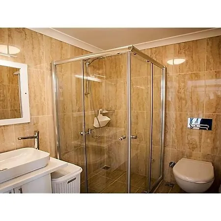 Sleeps 6 Pool Air Con Wifi קלקן