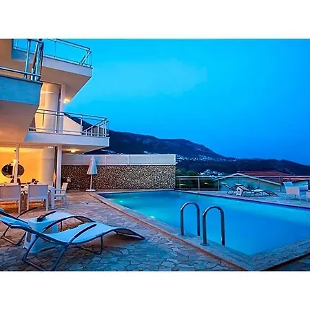 וילה Sleeps 6 Pool Air Con Wifi קלקן