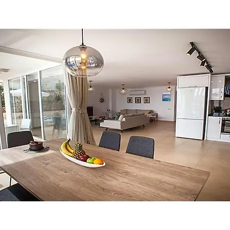 וילה Sleeps 6 Pool Air Con Wifi *