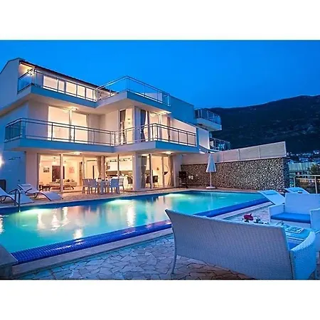 Villa Sleeps 6 Pool Air Con Wifi *