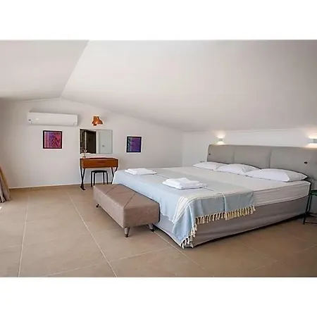 Sleeps 6 Pool Air Con Wifi *